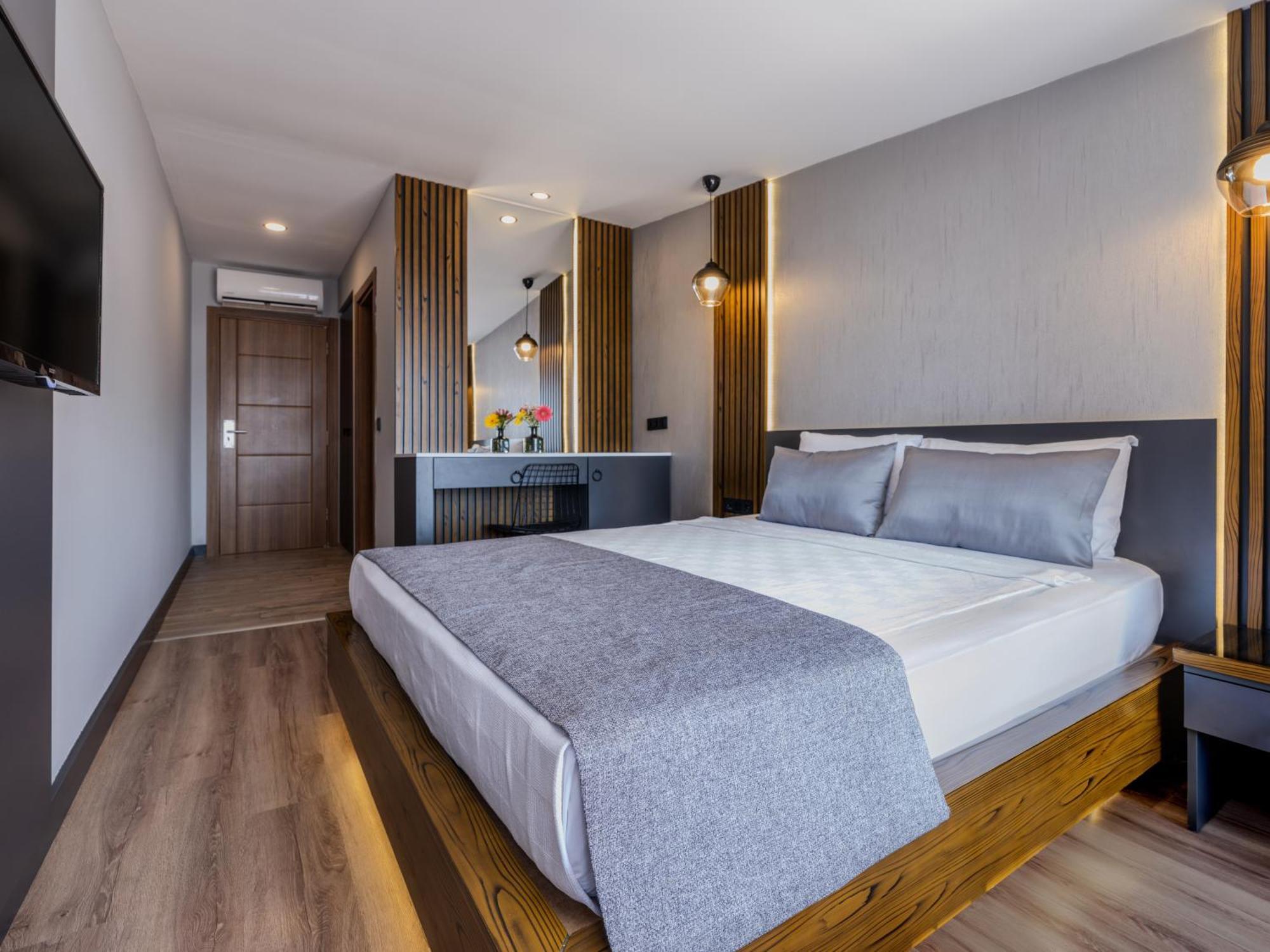 Adora Calma Adults Only Kızılot